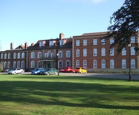 The Bannatyne Spa Hotel Хейстингс Екстериор снимка